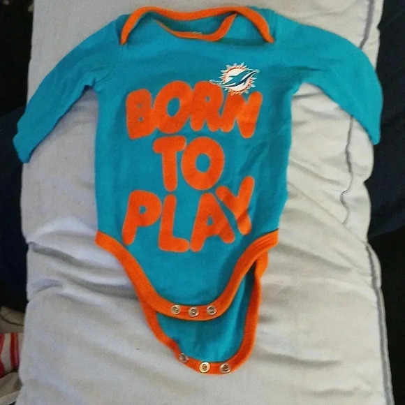 0-3 months miami dolphins onesie..worn twice..smoke free home..hypoallergenic - Picture 4 of 5